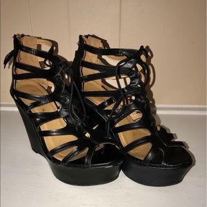 Black wedge worn once!